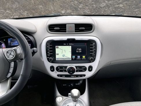 Used 2017 Kia Soul EV image 6