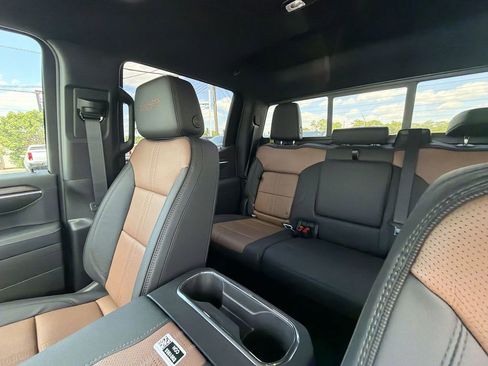 New 2026 Chevrolet Silverado 1500 High Country w/ Technology Package AWD/4WD image 12