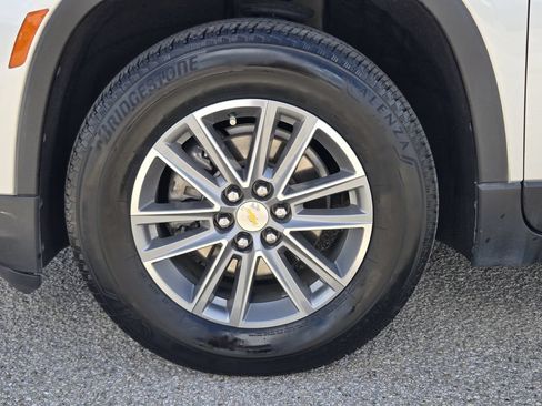 Used 2022 Chevrolet Traverse LT FWD image 14
