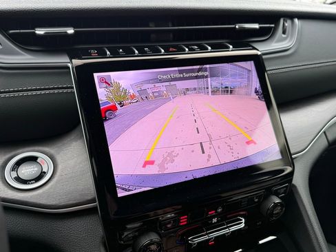 New 2025 Jeep Grand Cherokee Limited w/ Black Appearance Package image 19