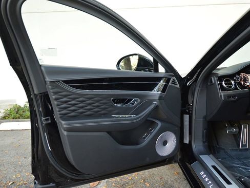 Used 2022 Bentley Flying Spur V8 image 23