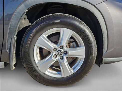 Certified 2022 Toyota Highlander LE image 21