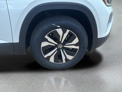 New 2026 Volkswagen Atlas SE FWD image 9