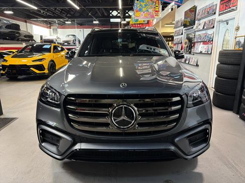 Used 2025 Mercedes-Benz GLS 450 4MATIC image 2