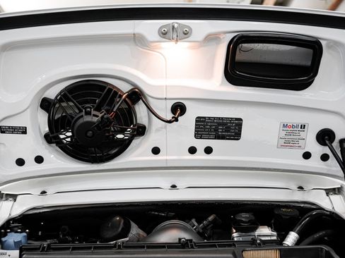 Used 2010 Porsche 911 GT3 RWD image 40