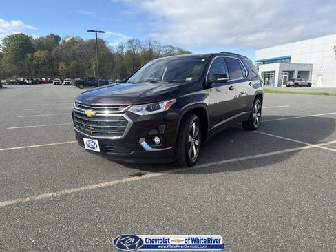 Used 2021 Chevrolet Traverse LT w/ LT Premium Package AWD/4WD image 1