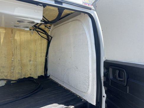 Used 2017 Chevrolet Express 3500 Extended RWD image 12