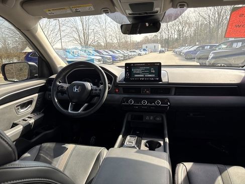 Used 2025 Honda Pilot EX-L image 13