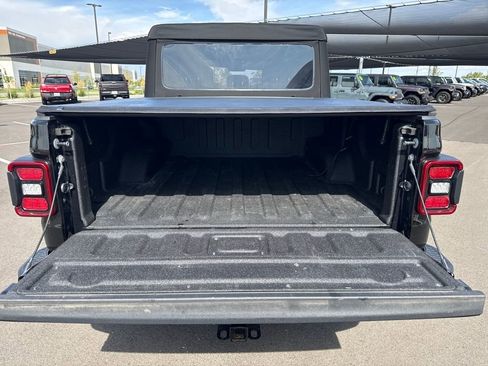 Used 2024 Jeep Gladiator Mojave w/ Technology Group AWD/4WD image 28