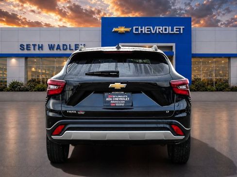 Used 2025 Chevrolet Trax LT FWD image 6