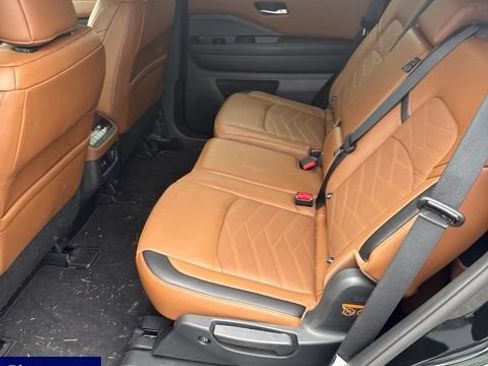 Used 2025 Nissan Pathfinder Platinum w/ Cargo Package FWD image 10