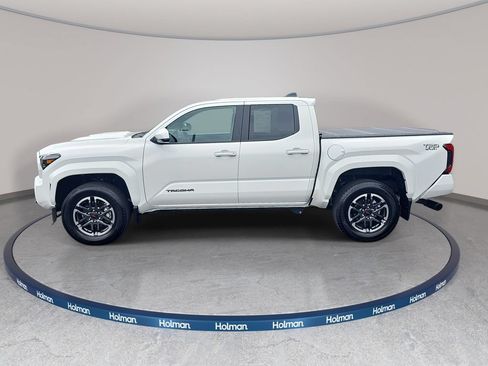 Used 2025 Toyota Tacoma TRD Sport AWD/4WD image 9
