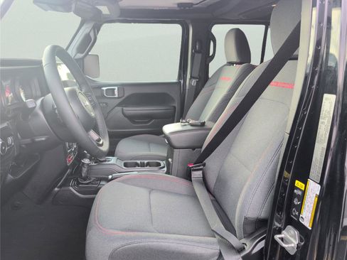 Used 2025 Jeep Wrangler Unlimited Rubicon AWD/4WD image 13