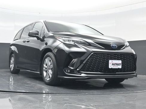 Used 2022 Toyota Sienna XSE image 56