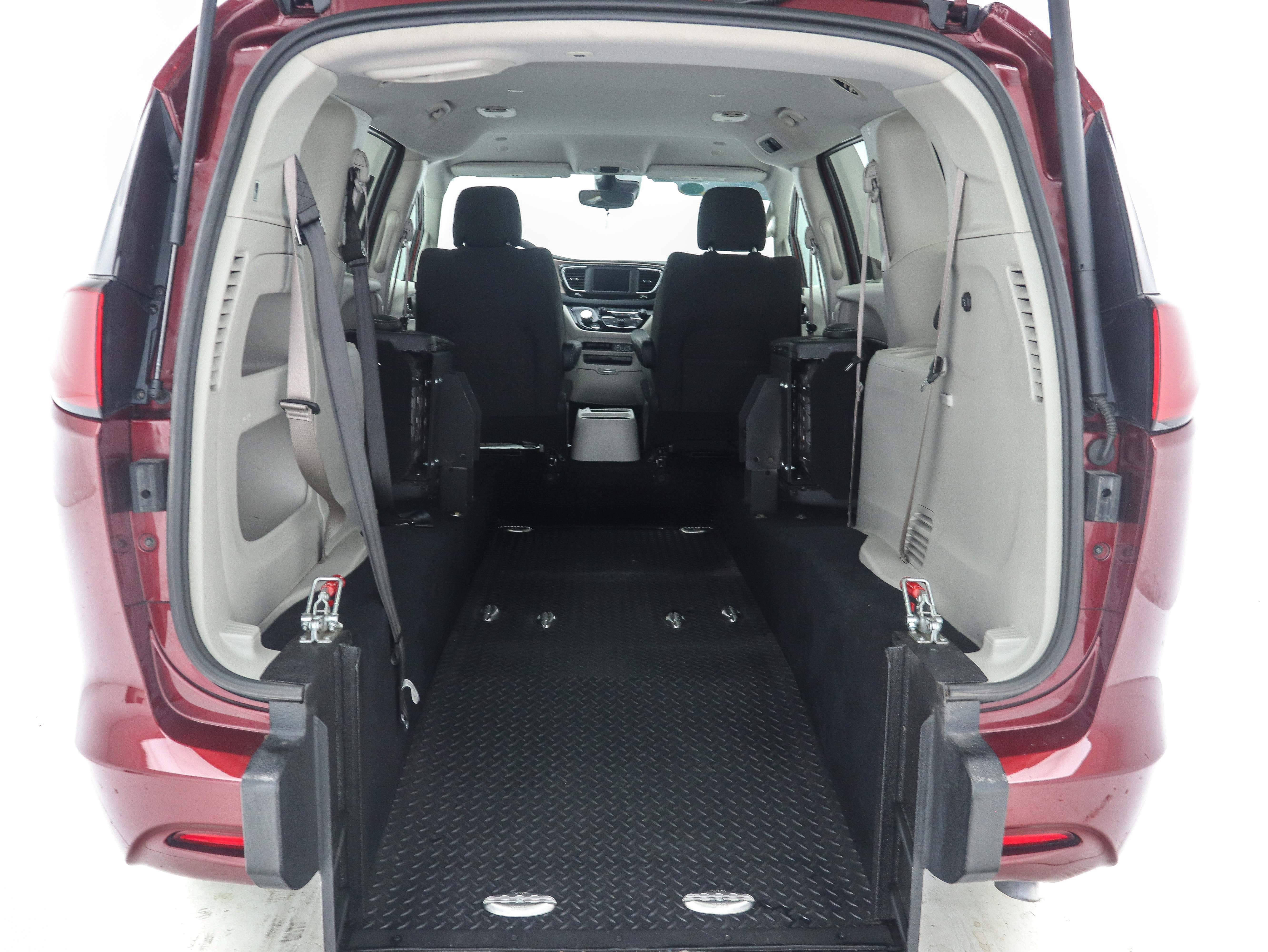 Used 2023 Chrysler Voyager LX FWD image 12
