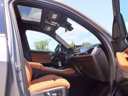 Used 2024 BMW X5 xDrive40i w/ Premium Package AWD/4WD image 18