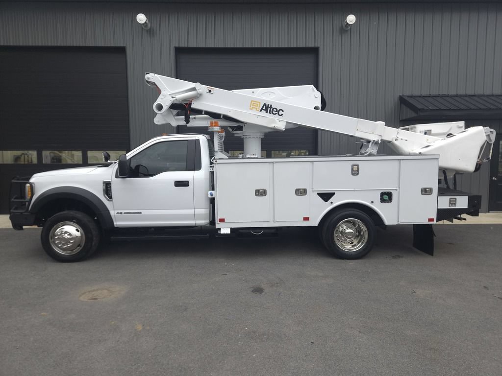 Used 2017 Ford F550 4x4 Regular Cab Super Duty image 2