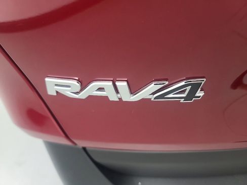 Used 2025 Toyota RAV4 XLE AWD/4WD image 12