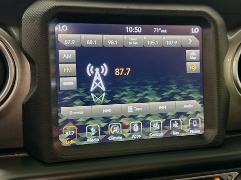 Used 2019 Jeep Wrangler Unlimited Sahara AWD/4WD image 19