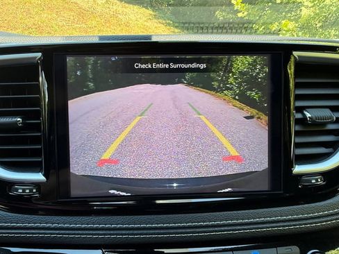 Used 2025 Chrysler Pacifica Limited FWD image 29