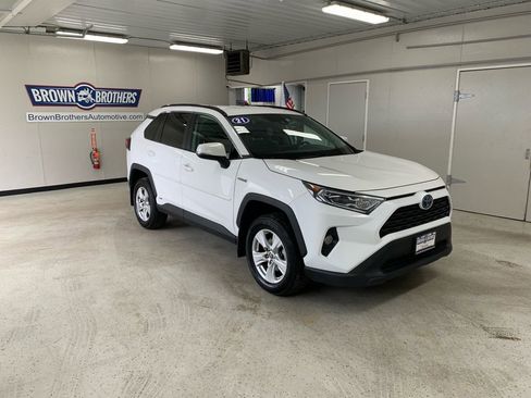 Used 2021 Toyota RAV4 XLE w/ XLE Grade Weather Package image 10