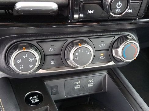 Certified 2025 Nissan Kicks SV image 18