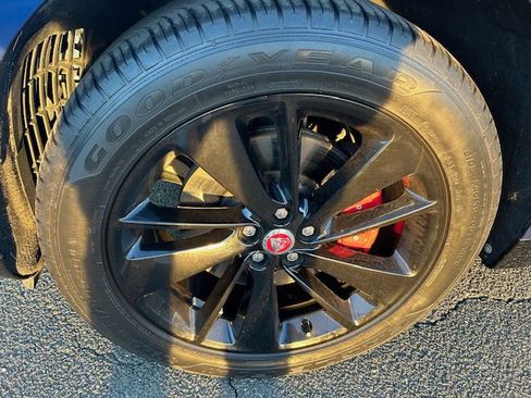 Certified 2023 Jaguar F-PACE S image 11