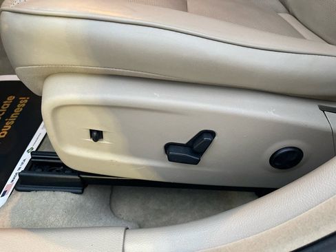 Used 2013 Chrysler 300 C w/ Light Group image 22