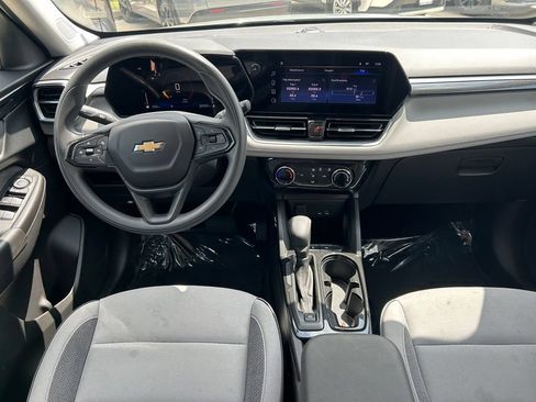 Used 2025 Chevrolet TrailBlazer LT FWD image 16