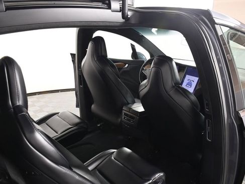 Used 2019 Tesla Model X image 20