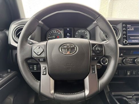 Used 2022 Toyota Tacoma TRD Off-Road AWD/4WD image 11