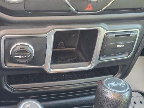 Used 2018 Jeep Wrangler Sport image 18