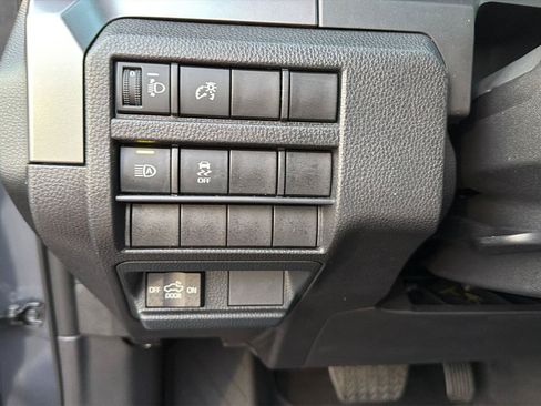 Certified 2025 Toyota Tacoma SR5 AWD/4WD image 19
