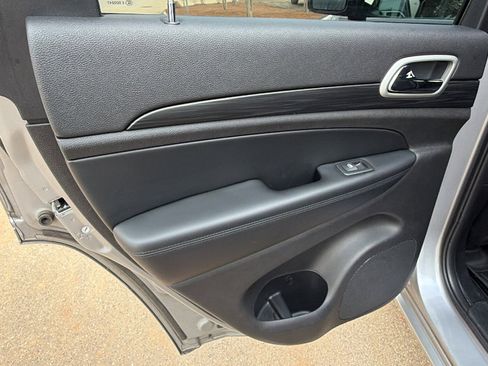 Used 2020 Jeep Grand Cherokee Altitude image 22