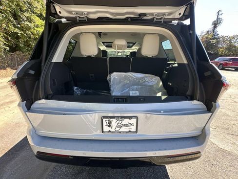 New 2025 Lincoln Navigator Reserve image 19