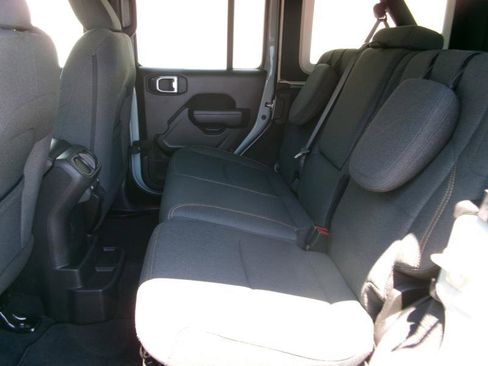 Used 2024 Jeep Wrangler Unlimited AWD/4WD image 10