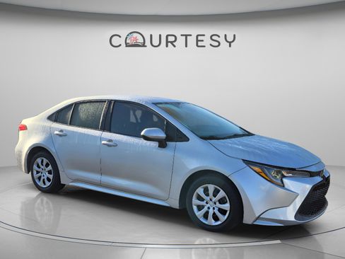Used 2021 Toyota Corolla LE FWD image 9