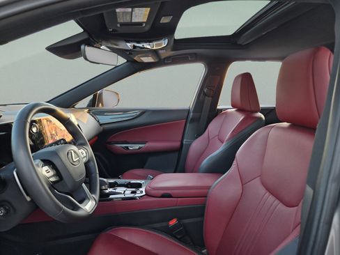 Used 2025 Lexus NX 250 FWD w/ Accessory Package (2T) image 11