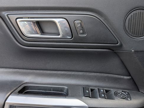 Used 2019 Ford Mustang Premium image 14