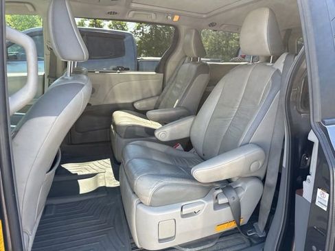 Used 2012 Toyota Sienna Limited w/ Premium Pkg AWD/4WD image 7