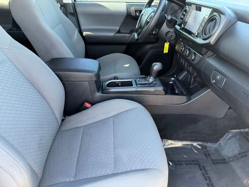 Used 2022 Toyota Tacoma SR w/ SR Convenience Package RWD image 12
