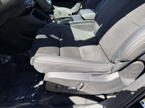 Used 2024 Volvo XC40 Recharge Ultimate w/ Protection Package Premier AWD/4WD image 3