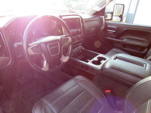 Used 2015 GMC Sierra 2500 Denali image 16