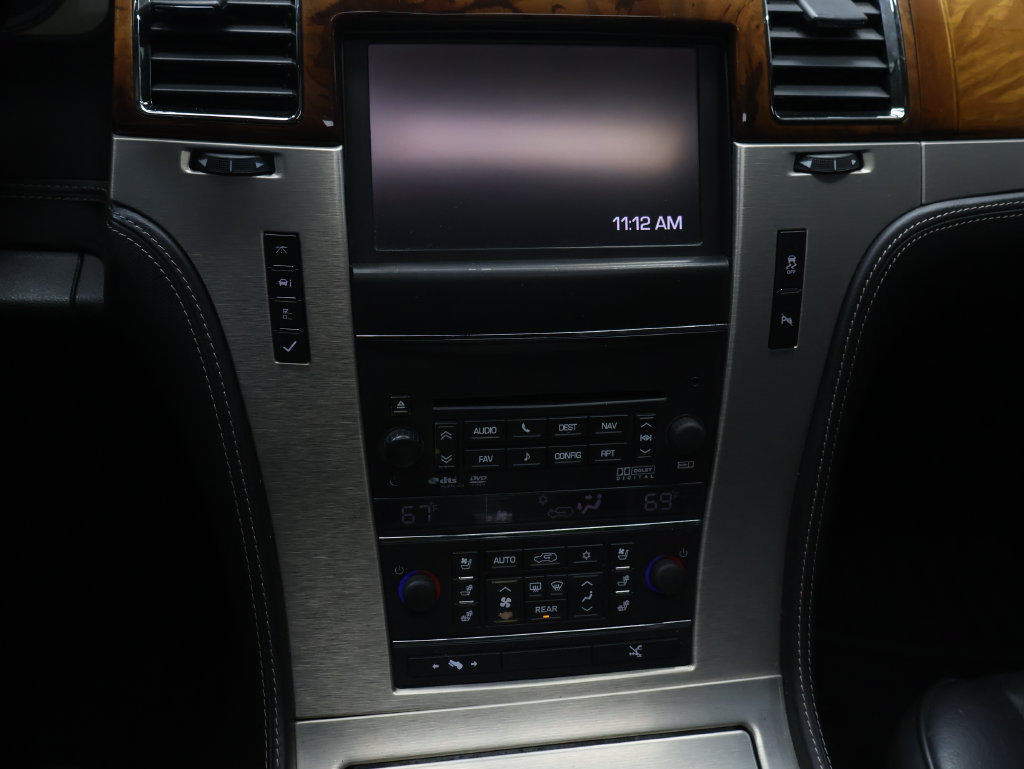 Used 2013 Cadillac Escalade ESV Platinum RWD image 25