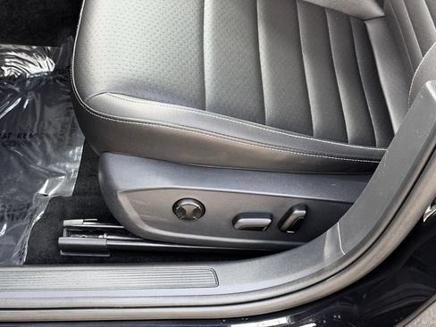 Used 2024 Volkswagen Jetta SE FWD image 24