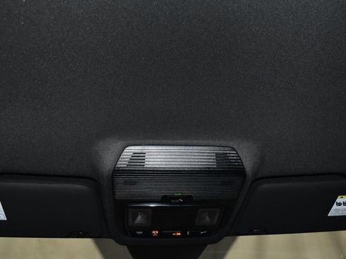 Used 2025 Volkswagen Atlas Cross Sport SE image 19