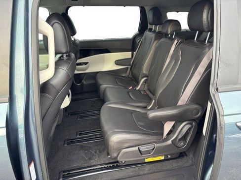 Certified 2024 Kia Carnival EX image 12