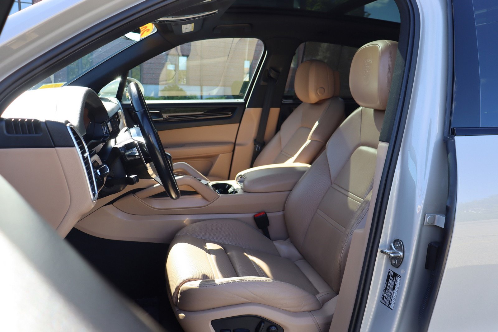 Used 2023 Porsche Cayenne AWD/4WD image 12