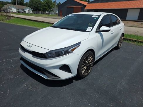 Used 2024 Kia Forte LXS w/ LXS Technology Package FWD image 2
