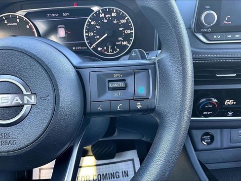 Used 2024 Nissan Rogue SV image 12